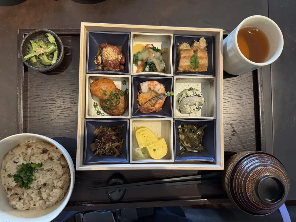 九品朝食の重箱