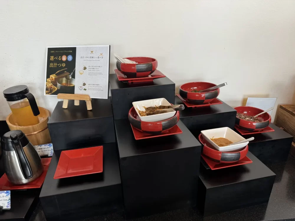 温冷から選べる出汁つゆコーナー