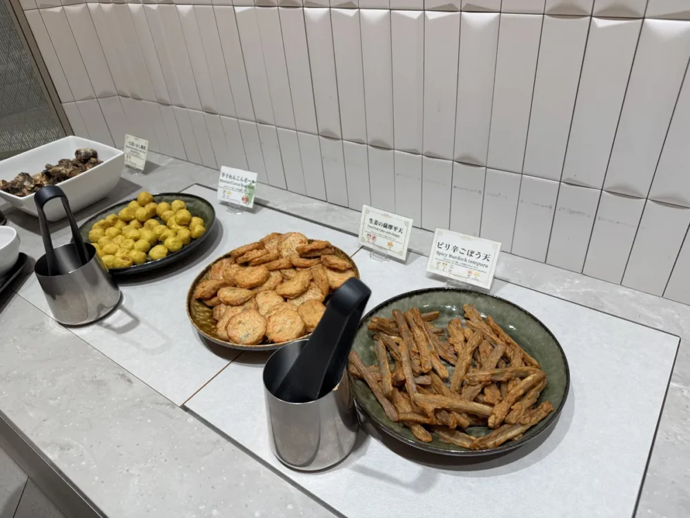 ピリ辛ごぼう天やさつま揚げなどのおつまみ