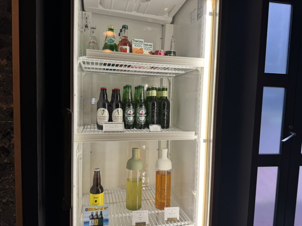 クラブラウンジNOMBREのドリンク冷蔵庫