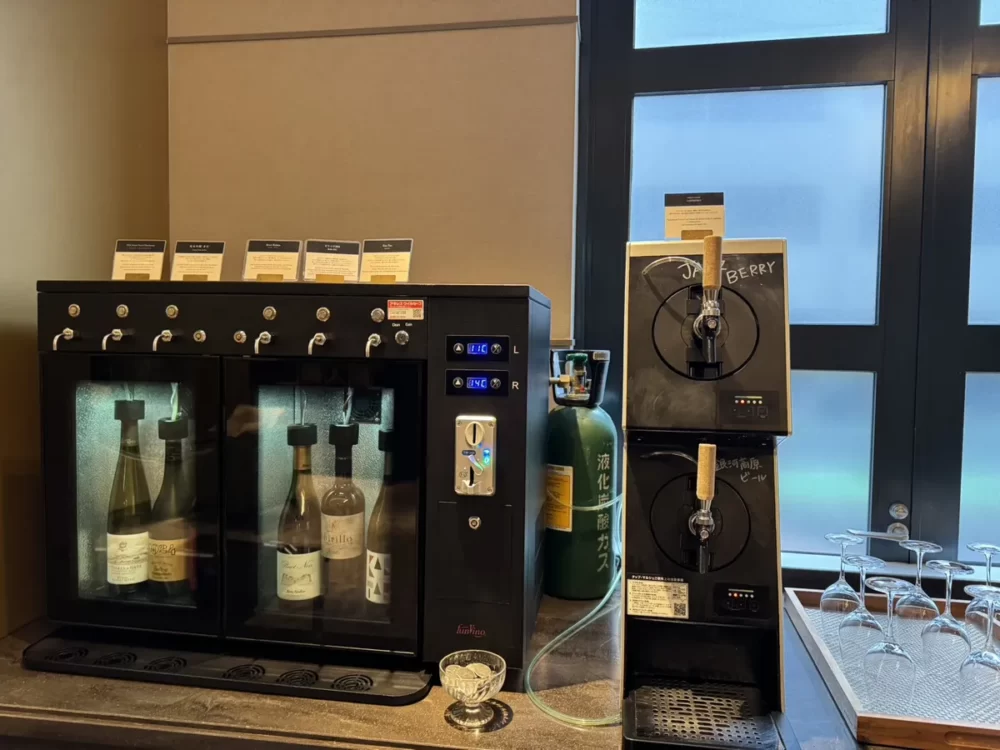 クラブラウンジNOMBREのワインサーバーとクラフトビールサーバー