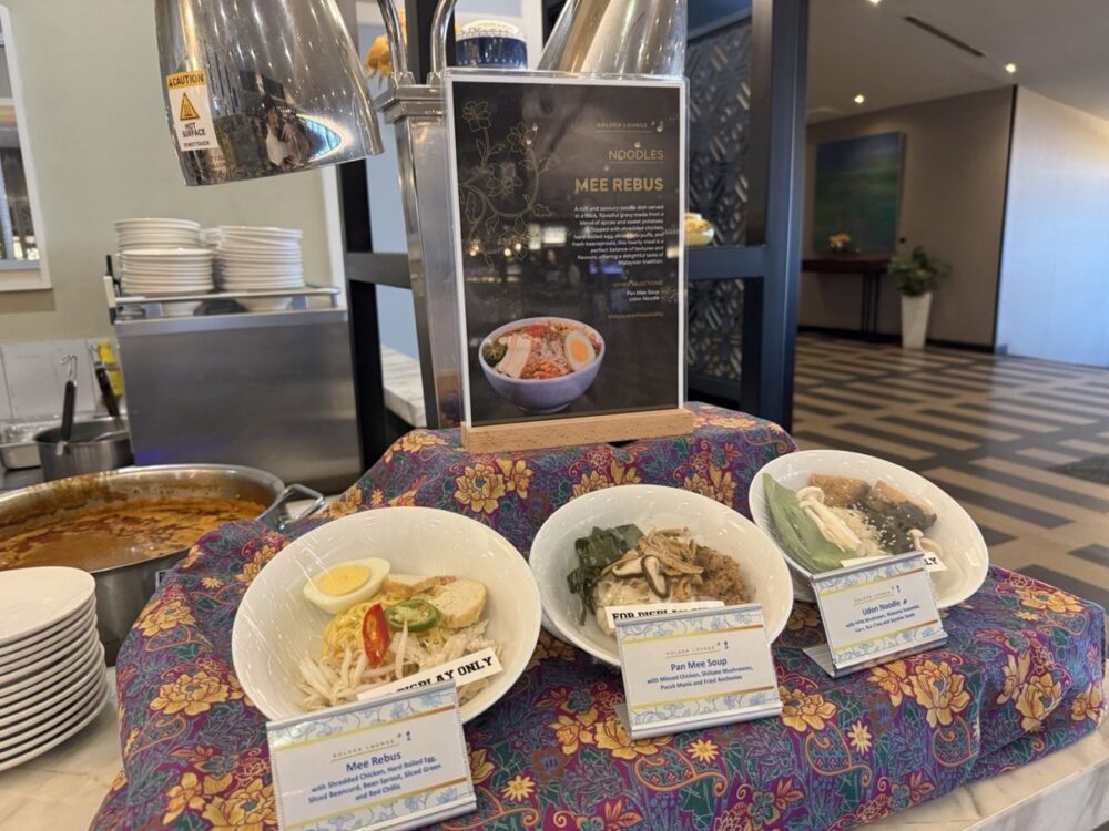 ヌードルメニューの説明カード、Mee Rebus・Pan Mee Soup・Liko Noodleの3種類