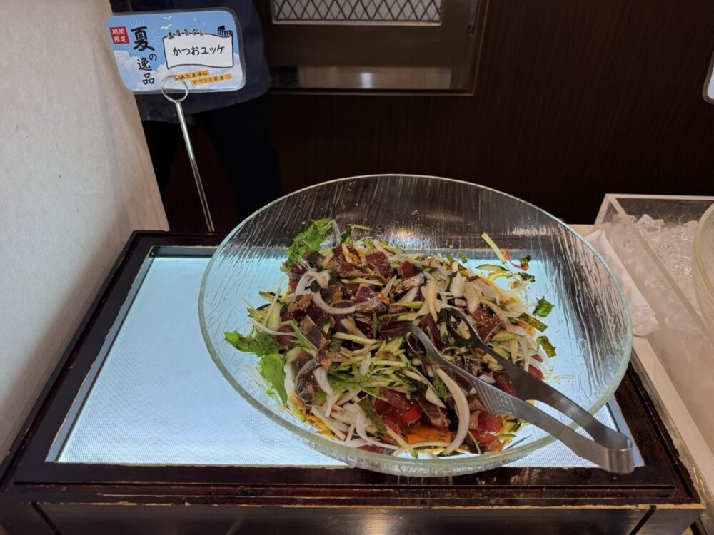 夕食バイキングの夏の逸品「かつおユッケ」
