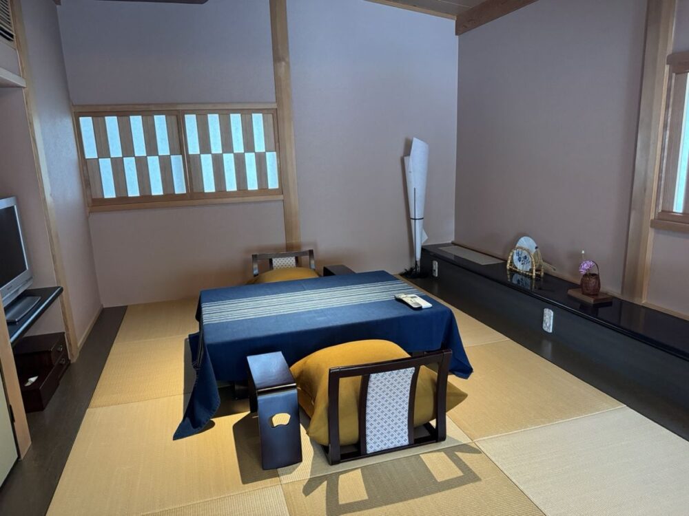 貴賓室いわとの6畳和室と座卓