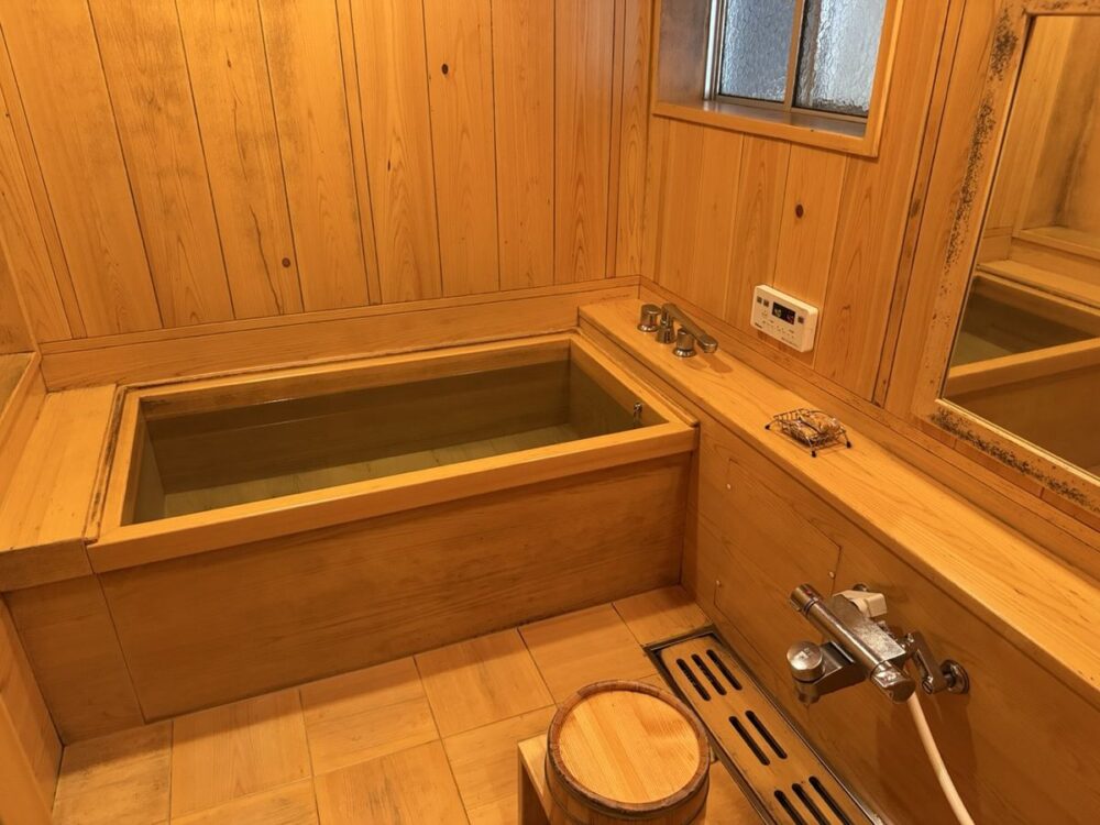 貴賓室いわとの総檜風呂