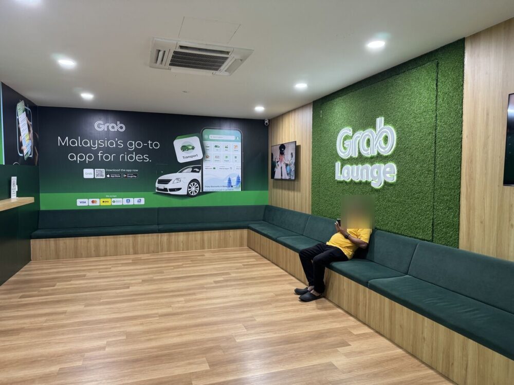 ペナン空港のGrab Lounge内の待合ベンチ
