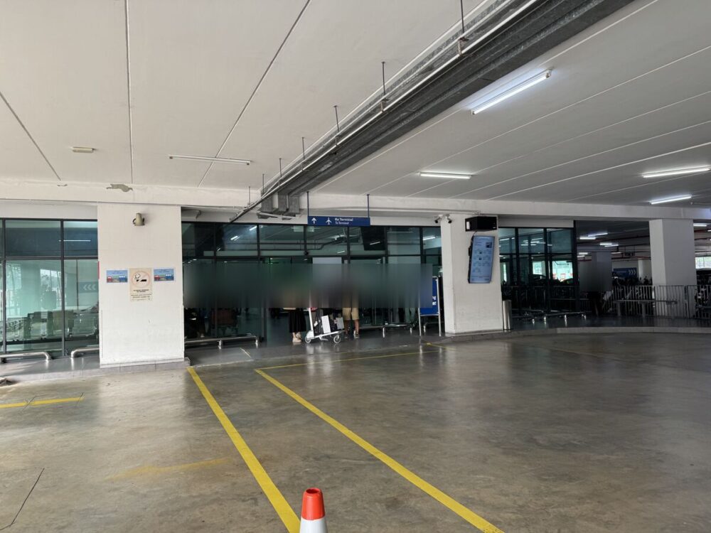 ペナン空港の立体駐車場Level 1にあるGrabのピックアップポイント
